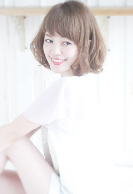 プチショートバングな大人可愛いナチュラルボブ