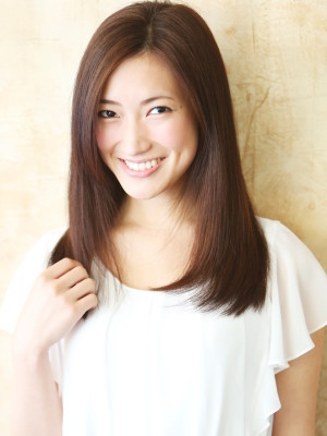 ニュアンシーなゆる髪で今旬のこなれ感を。大人美人