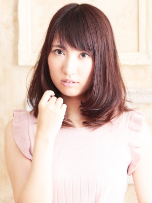 柔らかの質感と軽さのバングが今季のトレンドヘアー★