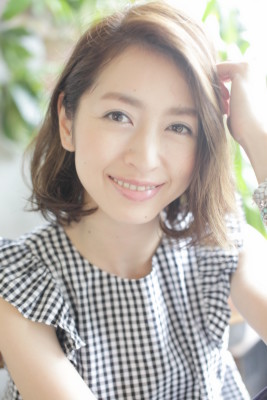 耳かけがかわいいノーバングボブ