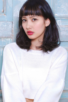 「暗髪オン眉耳かけロブ」早崎陽一