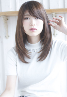 大人可愛いひし形セミディ ナチュラルストレート 大人可愛いひし形セミディ ナチュラルストレートのイメージ画像