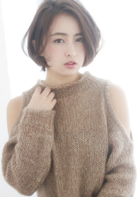 サイドパートの上品大人ボブ