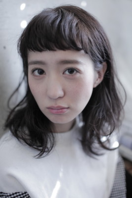 レイヤーミディアムワイドバング　model:中村みゆ