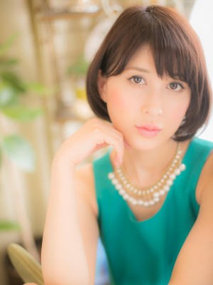 【ボブスタイル】耳かけもオシャレ♪フェミニン大人ボブ