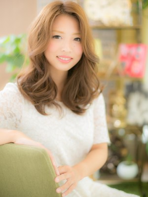 大きめカールが可愛い☆甘すぎないロングb