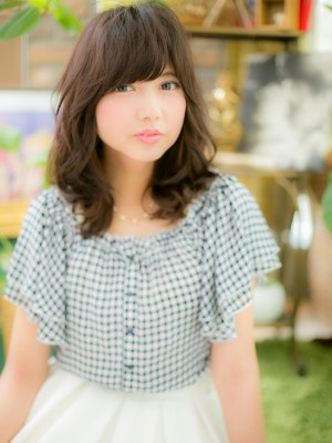 巻き髪セミロングb