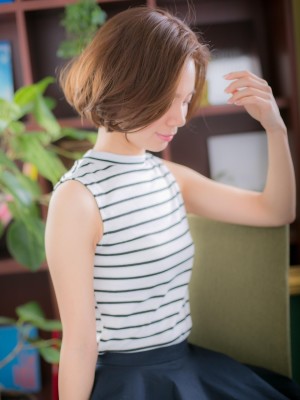 【ボブスタイル】毛先のカールが上品！大人のハンサムボブ