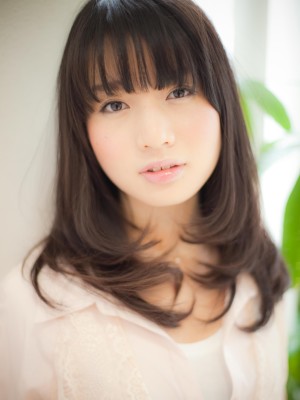 【黒髪・暗髪style】黒髪でも優しいナチュラルセミディ