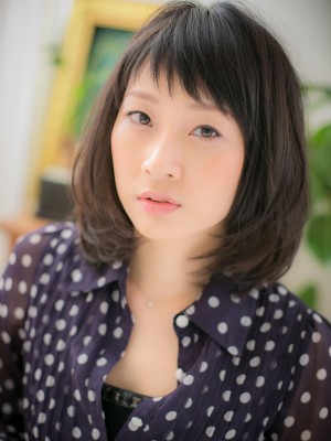 短め前髪が可愛い、個性派★黒髪ミディー