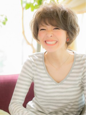 ベージュカラーのたっぷりエアリー★ショート2