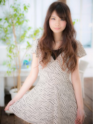 クールにもフェミニンにも大人の上質カール2