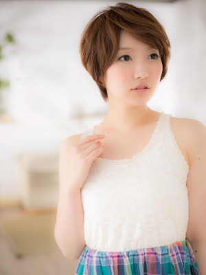 斜め前髪で小顔効果★透明感ショート2