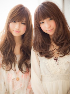 ふわふわパーマのガーリィ女子2人2