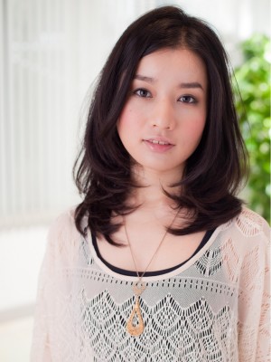艶で魅せる、クールな愛されミディー2