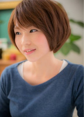 スタイリング楽々!立体感のある自然体ショート