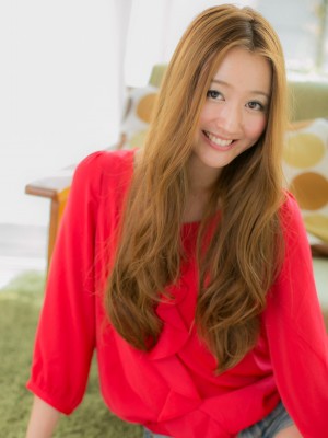 センターパートで大人女子なゆるカールロングb