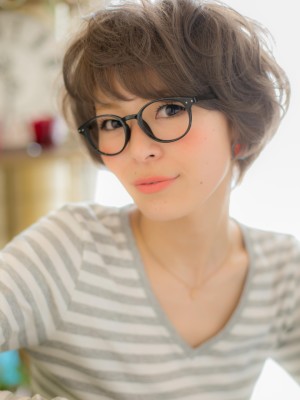 ベージュカラーのたっぷりエアリー★ショートa