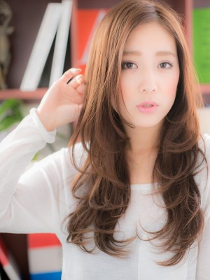 カールで織りなす 《コケティッシュロング》a