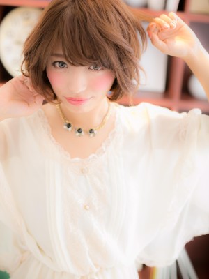 【ボブスタイル】”フワリ”とした抜け感スイングカールボブ