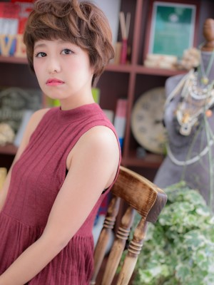 個性ある女の子ショートb