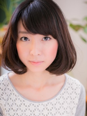 ほんのり前下がりな、ナチュラルボブ