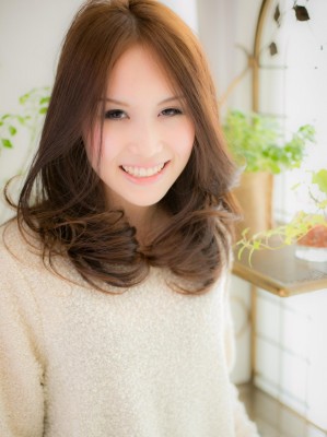 センターパートが魅力★愛されコンサバカール