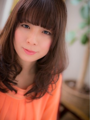 厚めバングの、揺れ感フリルセミディa