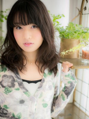 ふわ艶カールの黒髪セミディ