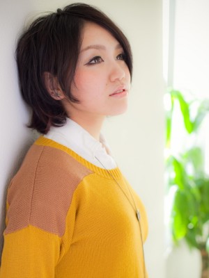 黒髪が映える、小顔ショート