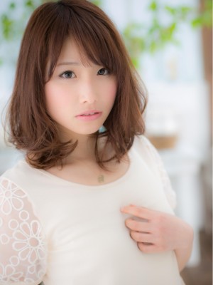 毛先が揺れる、やわらかセミディa