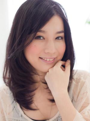 艶で魅せる、クールな愛されミディー