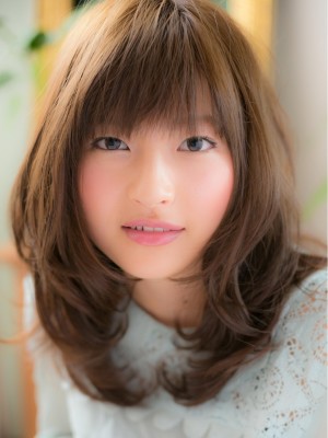 作り込みすぎないから可愛い！透明感セミディ