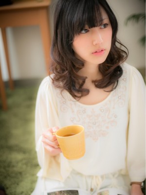 黒髪+毛先ブラウンで重すぎない★愛されカール