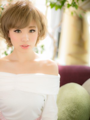 耳かけも可愛い★フェミニンショートb