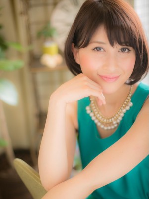 耳かけもオシャレ♪フェミニン大人ボブb