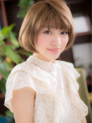 明るめカラーの艶感ふわっとボブa
