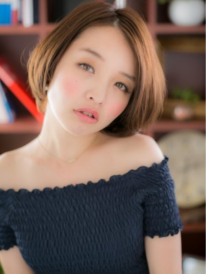 旬なヌーディーカラーで大人なフレンチボブa