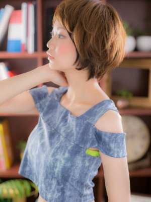 小顔シルエットな、ふんわり無造作ショートa