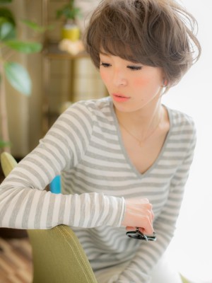 ベージュカラーのたっぷりエアリー★ショートa