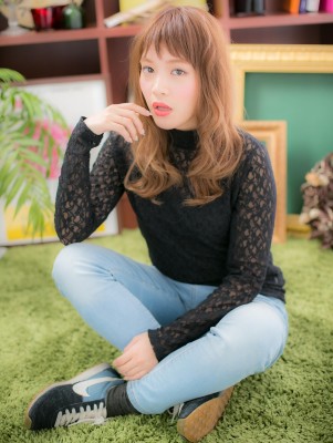 短めバングが新鮮！ラフウェーブb