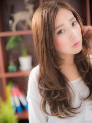 カールで織りなす 《コケティッシュロング》a