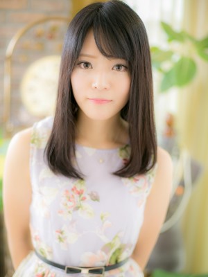 シースルーバングのシルキーストレートａ