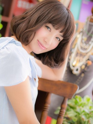 重めフォルムなエアリーミディａ