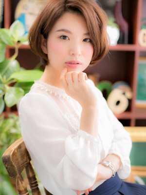 デキる女の”美形”ショートボブa