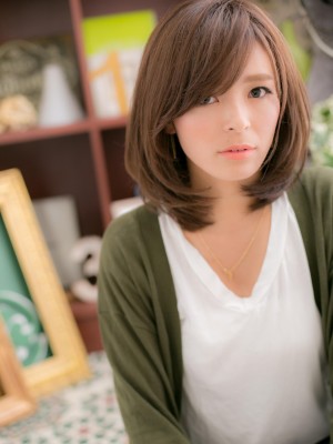 透け感カラーで大人ミディａ