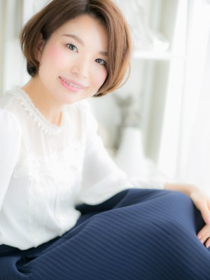 デキる女の”美形”ショートボブb