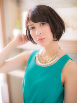 【ボブスタイル】耳かけもオシャレ♪フェミニン大人ボブ