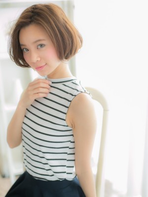 【ボブスタイル】毛先のカールが上品！大人のハンサムボブ