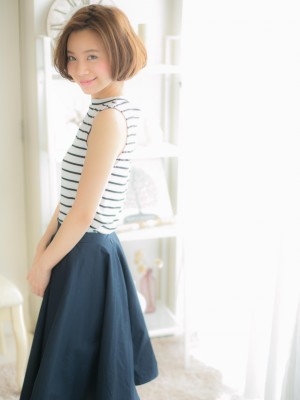 毛先のカールが上品！大人のハンサムボブb